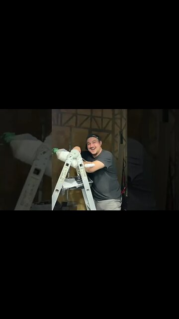 "Grafician in caramida"