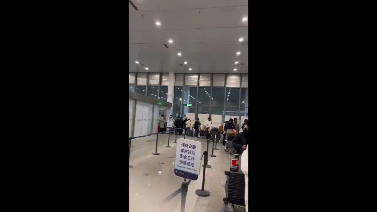 🇨🇳 "100 or so passengers on a flight gathered to protest the meaningless 8