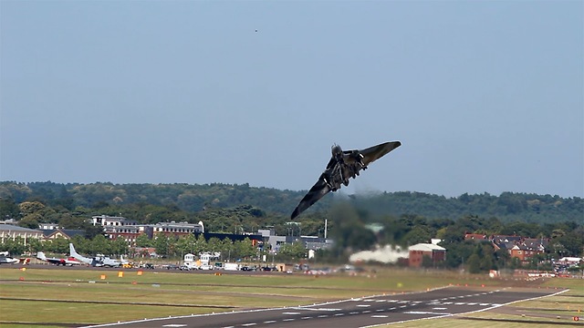 Avro Vulcan makes short take off and amazing steep climb