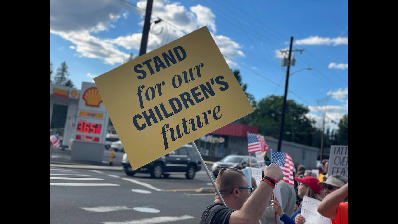 Patriots Rally With #WashougalMoms To Stand Against Critical Race Theory In Washougal Washington