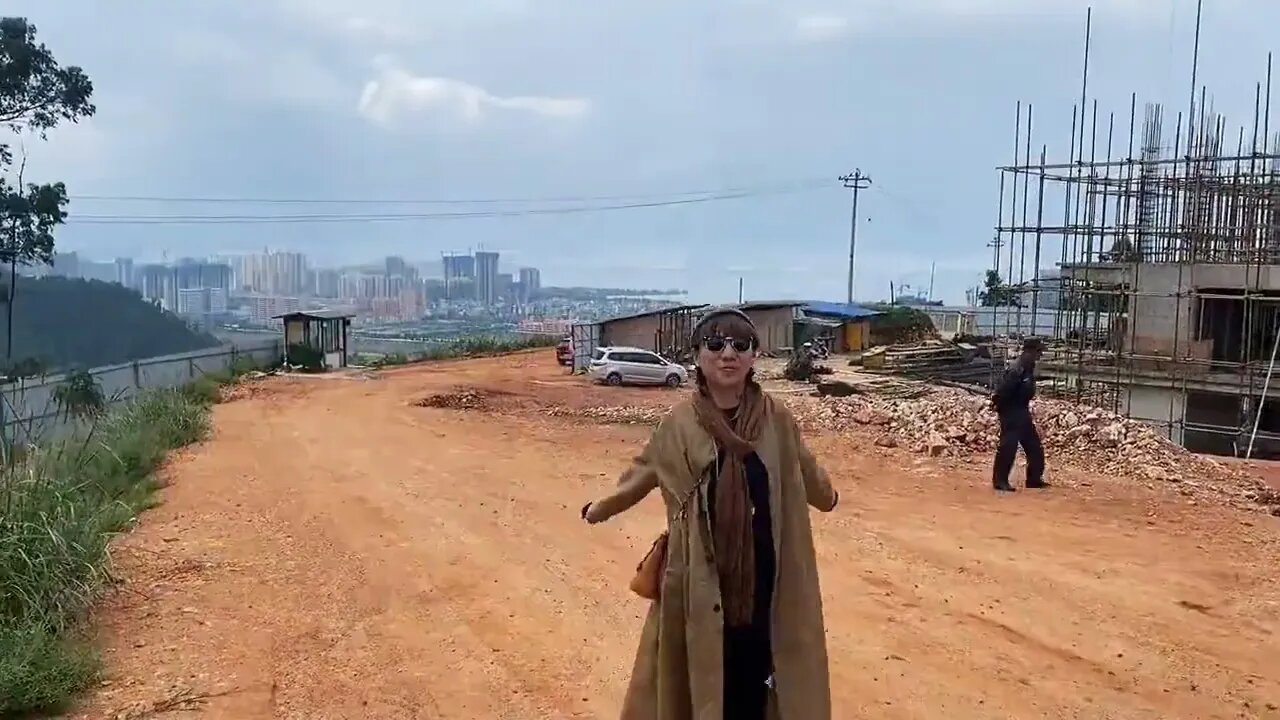 Today, I will take you to see the small foreign house we bought in Dali with a yard.