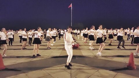 顺能广场舞《踩踩踩》快乐的节奏我们踩起来【順能炫舞團】