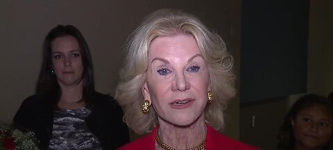 Elaine Wynn speaks to UNLV's hospitality students