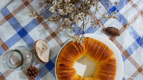 WOOL ROLL BREAD