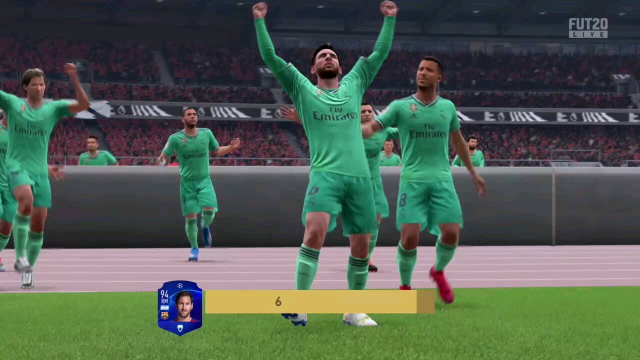 Fifa20 FUT Squad Battles - Lionel Messi sends in a curling finesse goal