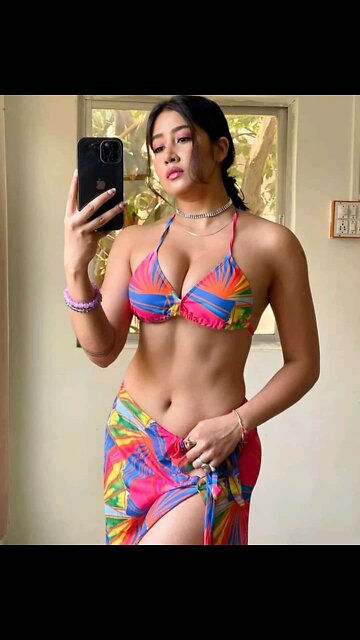 Hot & bold indian actress Sofiya Ansari