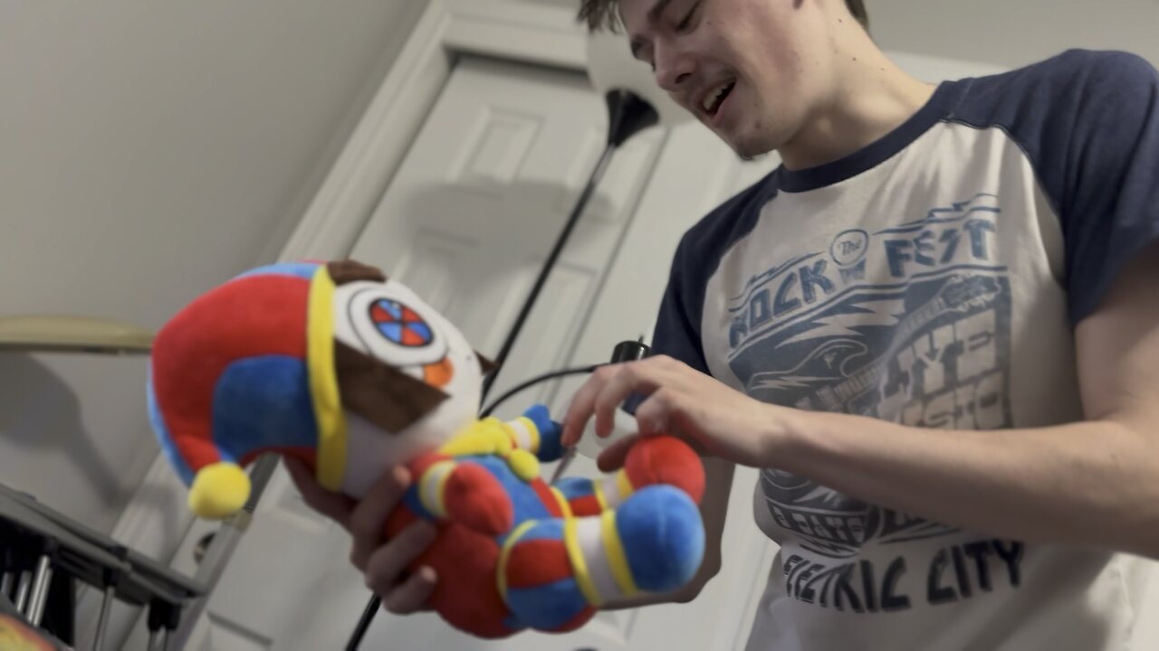 Yung Alone Unboxes Pomni Plushie from The Amazing Digital Circus