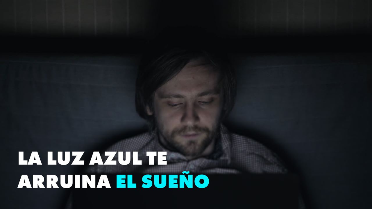 ¿Sabías que la luz azul te causa problemas en el sueño?