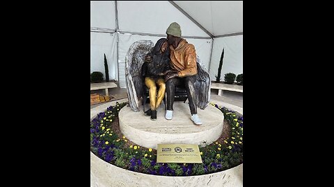 Kobe and Gigi have their own statue! #nbanews