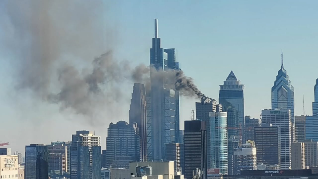 🔥 Fire ON ROOF SENDS SMOKE BILLOWING OVER CENTER CITY PHILADELPHIA