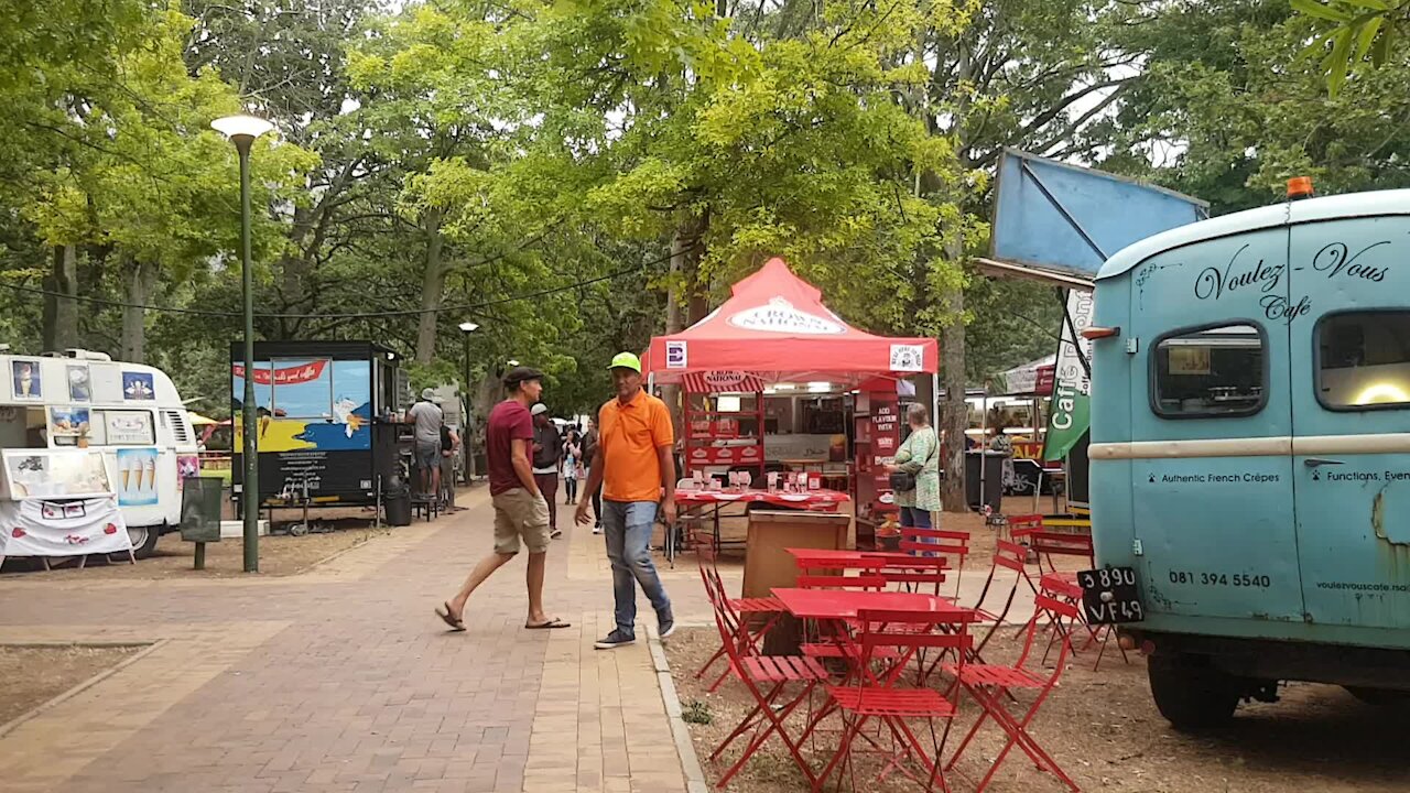 SOUTH AFRICA - Cape Town - Cape Town Summer Market (Video) (bXA)