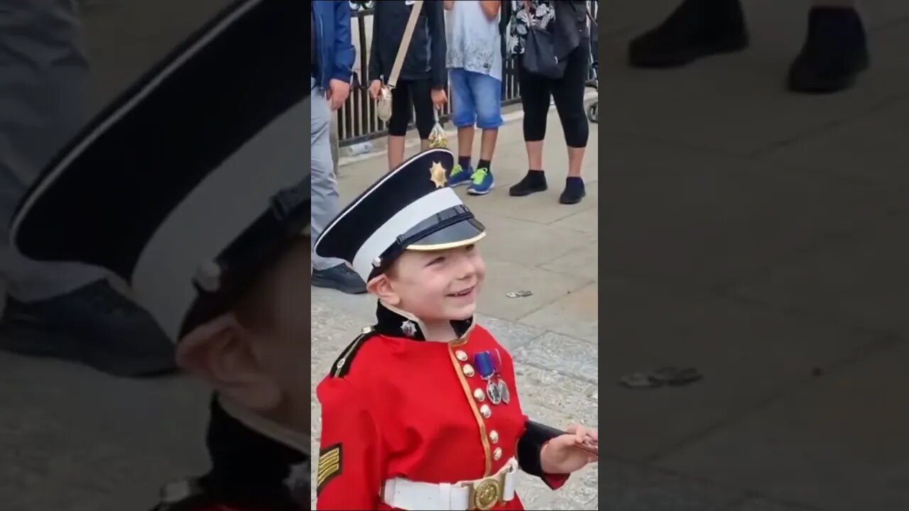 Moments at horse guards when kids turned up dressed as kings guards #