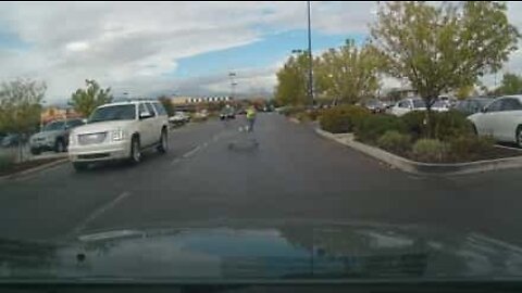 Mom chases down son in runaway shopping cart