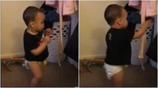 Ha solo 1 anno, questo bambino prodigio è già un campione di boxe