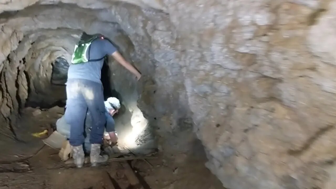 Exploring Collapsed Mine Shafts!