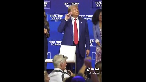 TRUMP❤️🇺🇸🥇🪽TRIBUTES RALLY MUSIC TO SUPPORTERS🤍🇺🇸🏅🪽🕺AT PENNSYLVANIA TOWN HALL💙🇺🇸🏅🪽⭐️