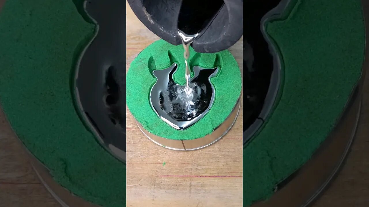Pouring Liquid Silver on Kinetic Sand #shorts