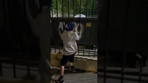 KID GRAFFITI TAGGING THROUGH THE BARS! 😨 #graffiti #graffitiart #shorts