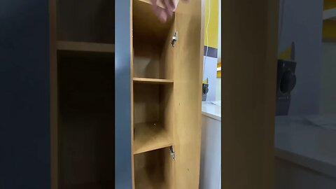 O Guarda Roupa 2232 é um item necessário para uma melhor organização de seu quarto. Aproveite!