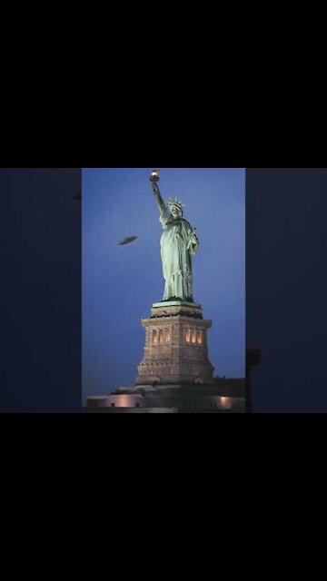 ufo passes by the statue of liberty