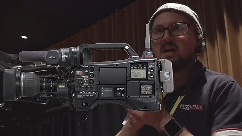 News Cameraman Explains His Camera Rig