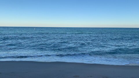 Sounds of waves at the ocean best meditation