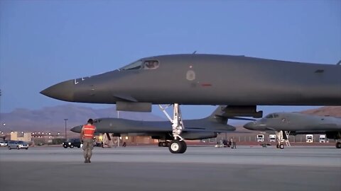 Stunning Video of B-1 Lancer in Action • Takeoff & Landing [Training Footage]-4