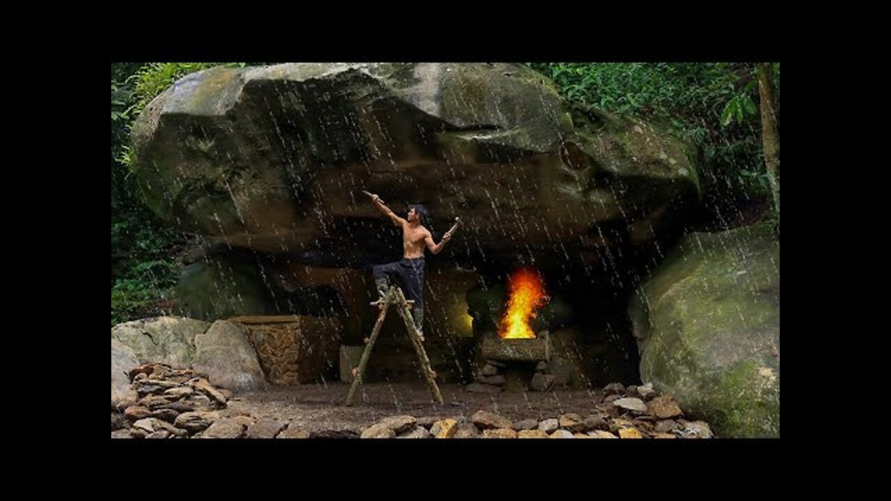 I live Alone Chiseled a Giant Rock To Build a Warm Shelter in the Rain