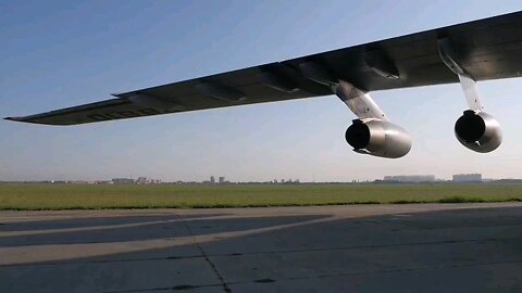 Russian paratroopers conduct exercises using VTA Ilyushin Il-76MDs.