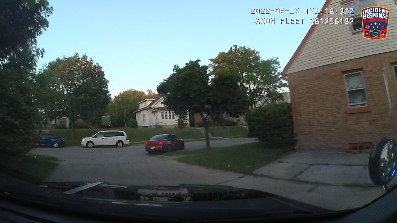 Dash Cam: Milwaukee Police Pursuit of Pontiac G6