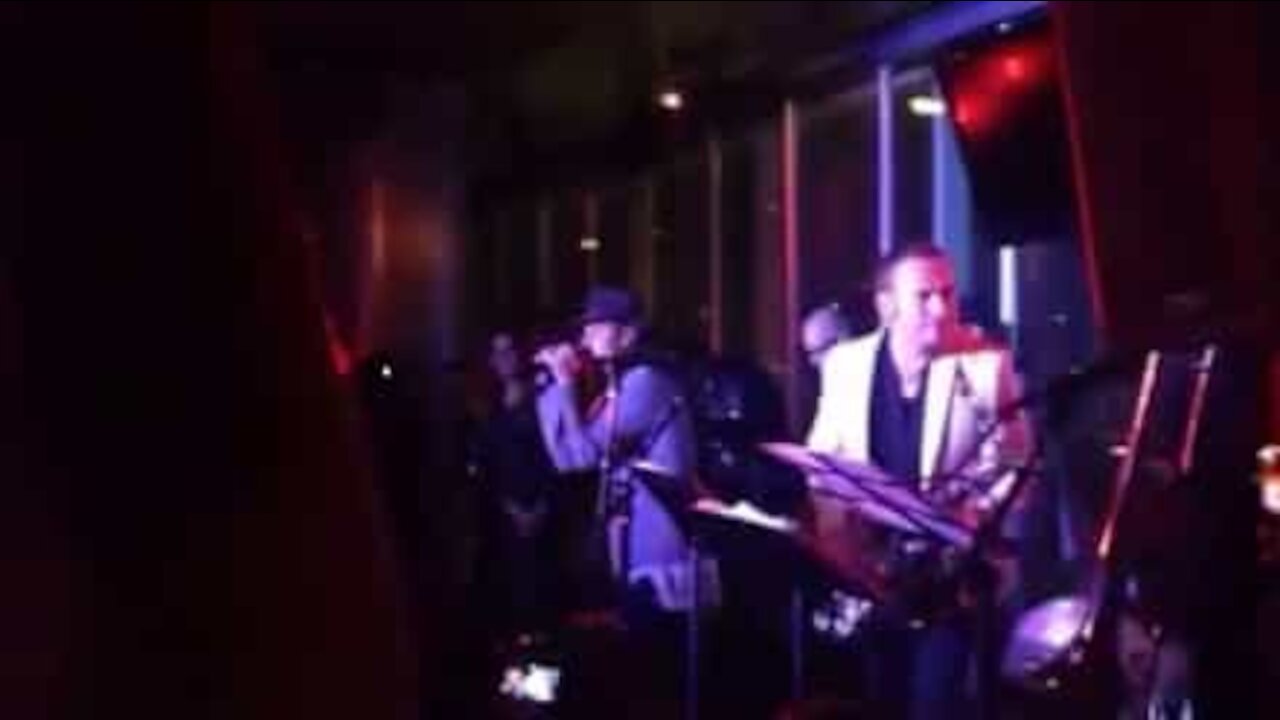 Justin Bieber fa una performance a sorpresa in un concerto jazz