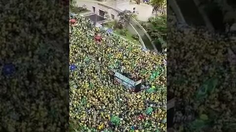 Imagens em frente ao Comando do Leste, no Rio de Janeiro hoje, 15 de Novembro.