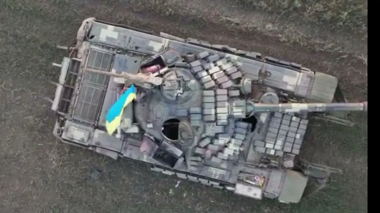 Russian drone drops Grenade in a Ukraine tank