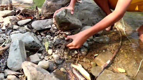 Catching crab in water & crab boiled on clay for food - Cooking crab eating delicious #18-19