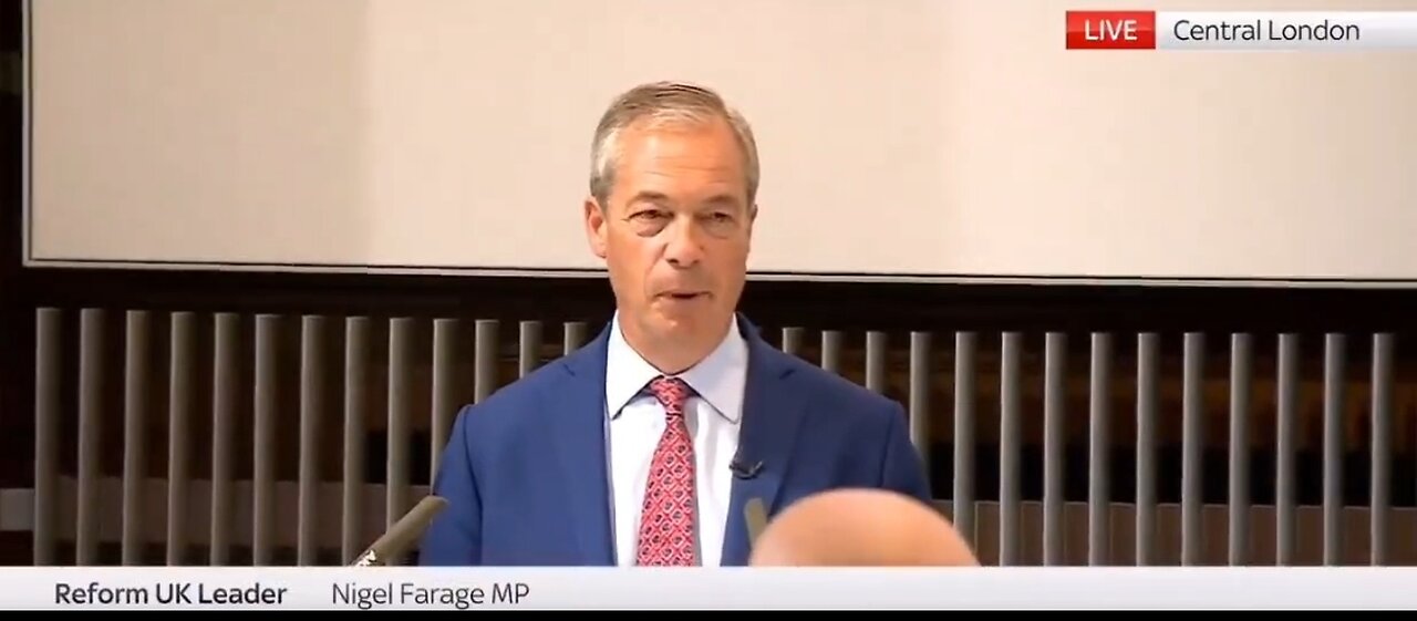 Nigel Farage Handles Protestors Amazingly