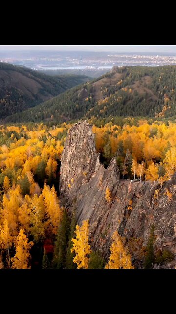 💛 Autumn outfits of the Krasnoyarsk Pillars National Park