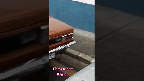 Caravan e um Chevete com ragtop