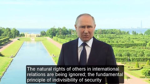 Putin greets participants of the 10th St. Petersburg International Legal Forum