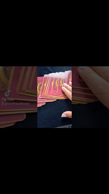 Collective Tarot Reading | Love Message #weeklytarotreadingallsigns #tarotshorts