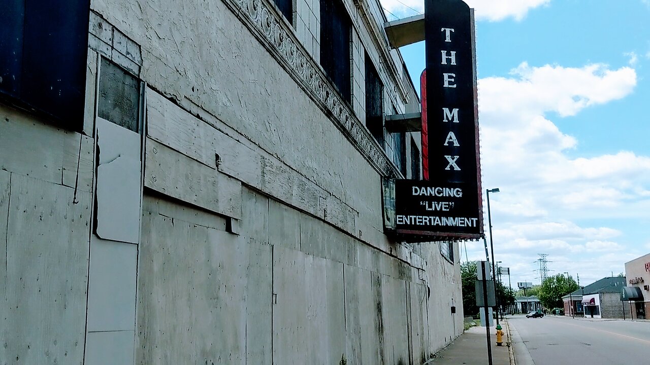 Exploring the Abandoned Max Theater | East St Louis May 2020