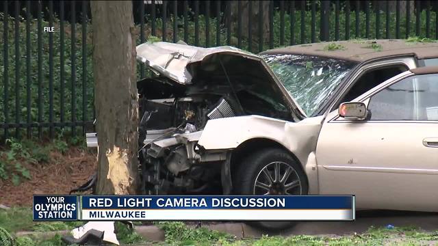 Milwaukee leaders want red light cameras after deadly day on the roads