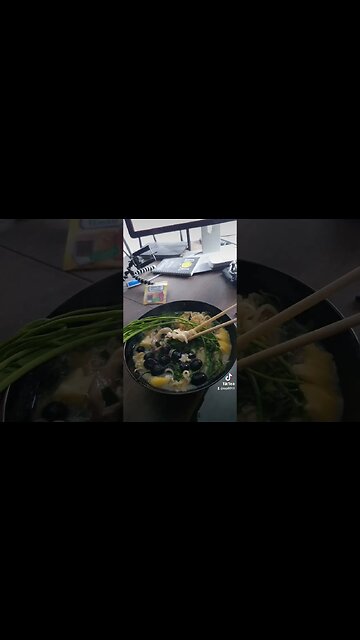 #mananc #supa #chinezeasca cu #ciuperci #masline #taietei #oua #cascaval #patrunjel #traditional