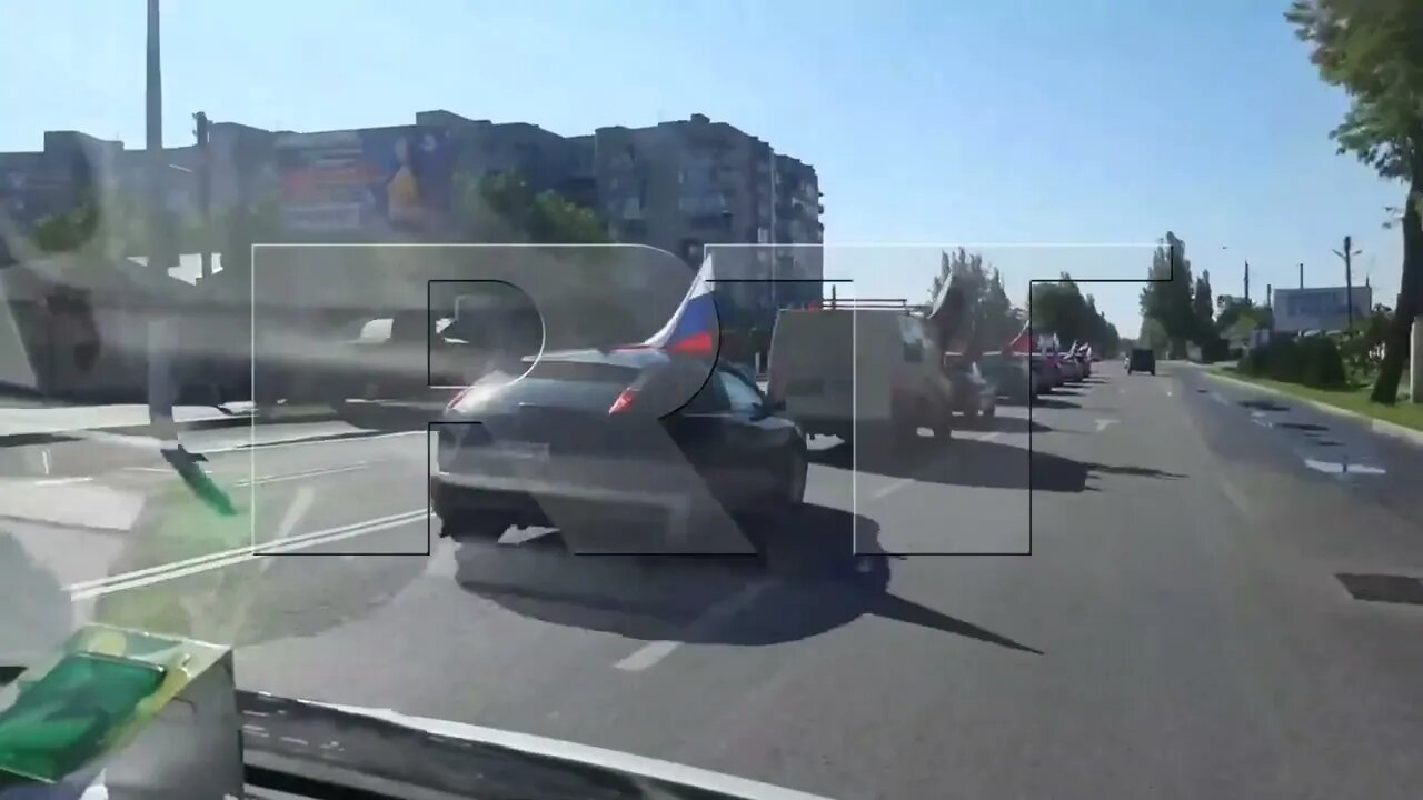 Residents of Melitopol celebrate the beginning of the referendum with a car rally