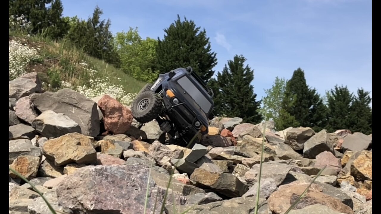 FJ CRUISER ON THE ROCK PILE