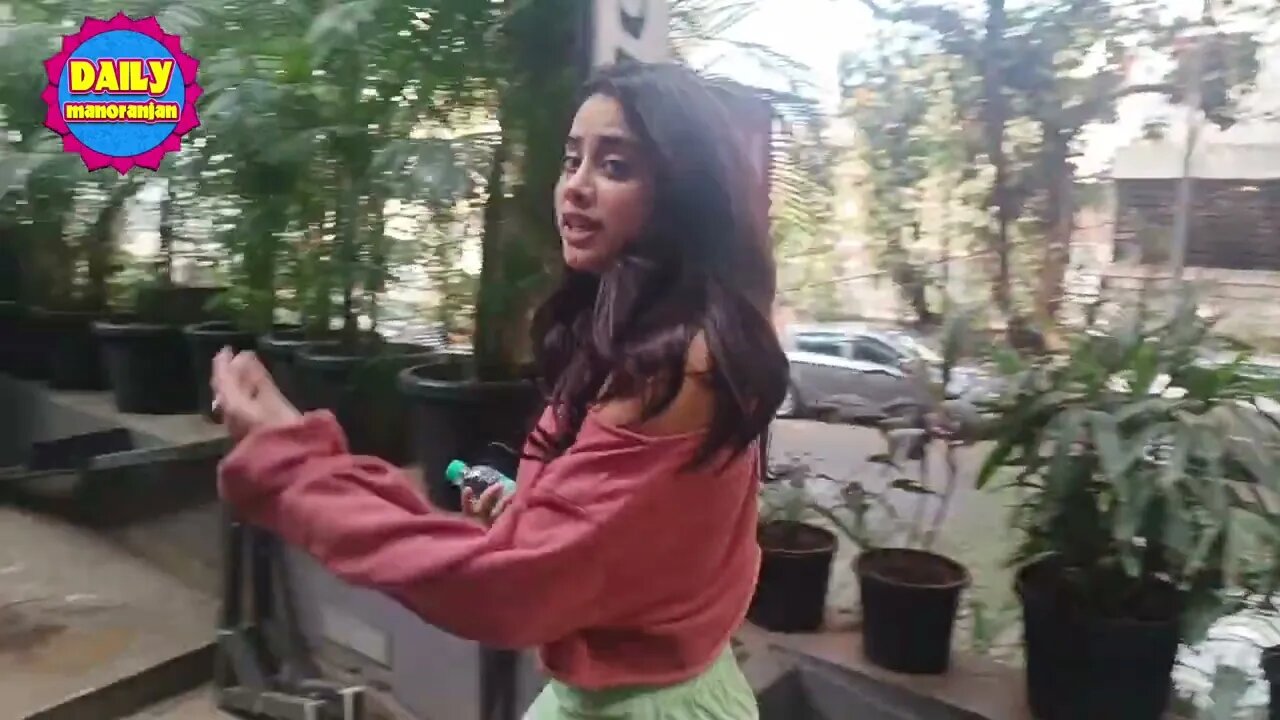 Jahnvi Kapoor Angry On Photographer