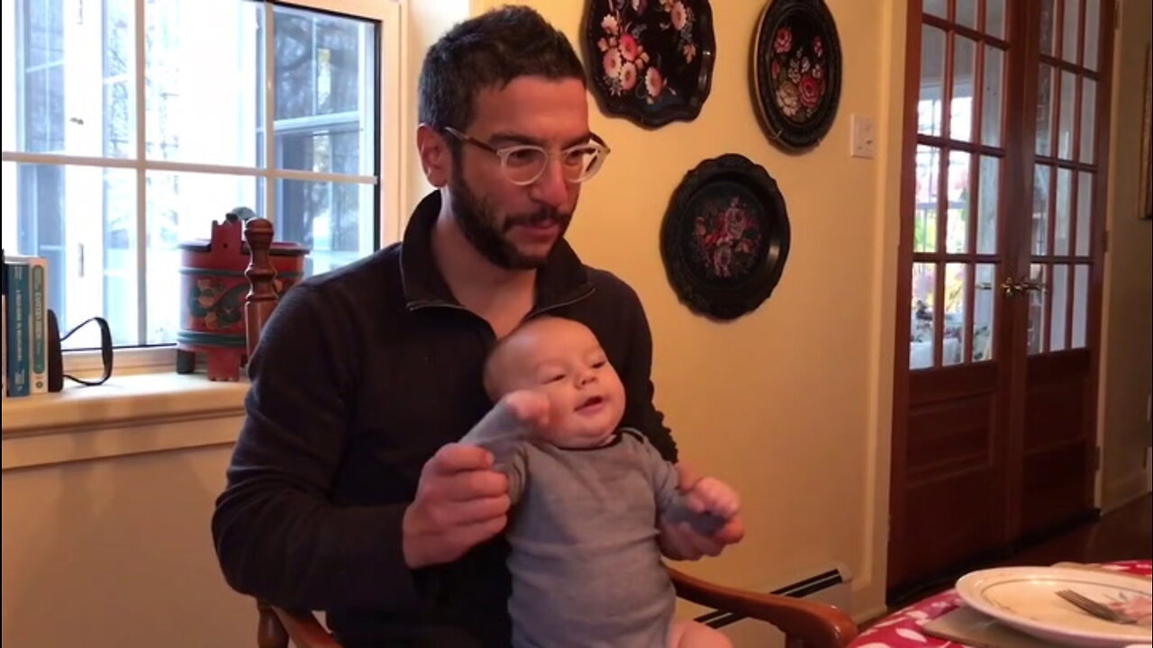 Dad uses baby for 'drum solo' in adorable footage