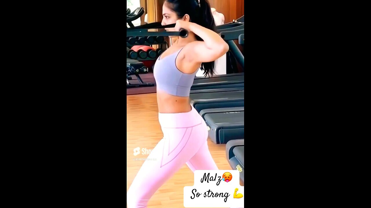 Malavika mohanan sexy heroine doing workout