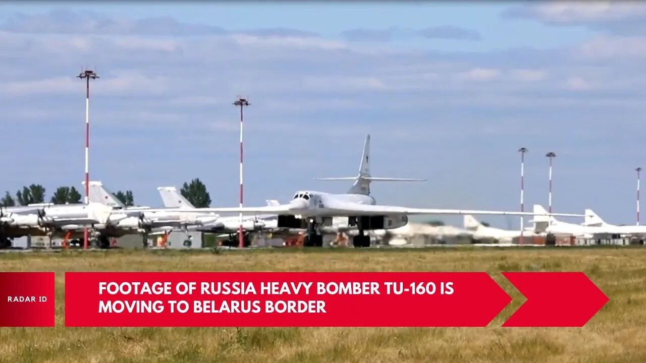 Footage of Russia heavy bomber Tu-160 is moving to Belarus border