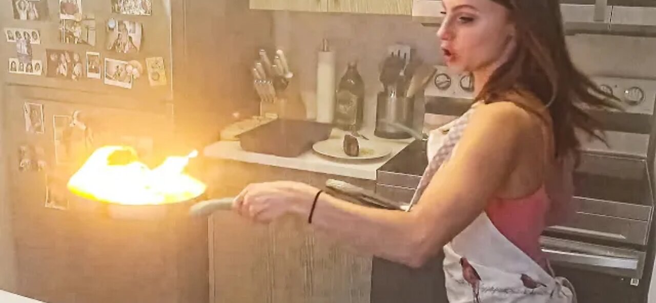 Idiot's in the kitchen - funny food Fail's