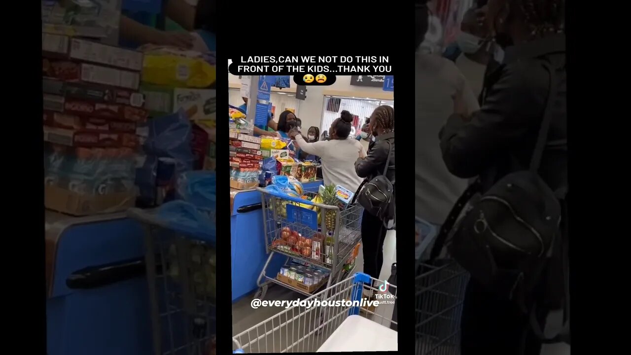 Black mother was about to fight in front of her kids, they pass her a bag wih a weapon?